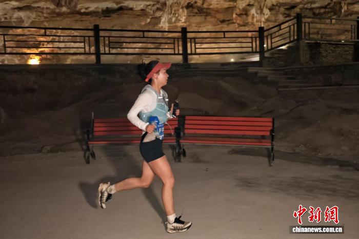 双河洞秘境迎越野跑盛宴 1186名选手挑战喀斯特洞