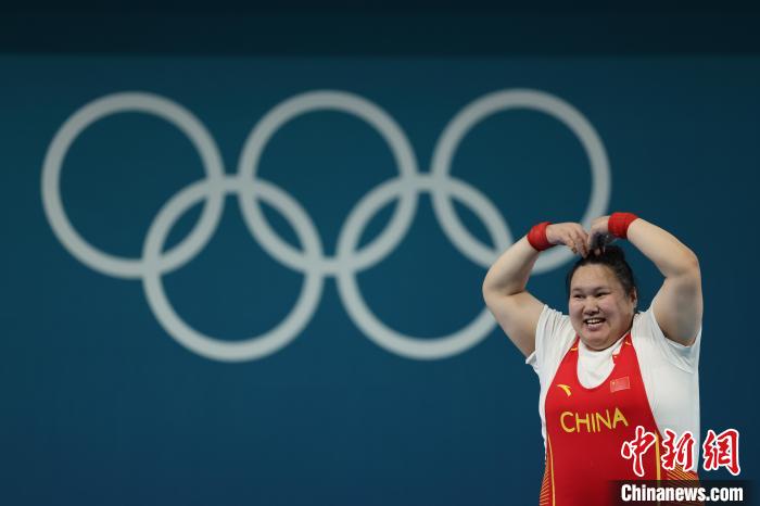 李雯雯巴黎奥运卫冕成功 战胜心魔再现笑容
