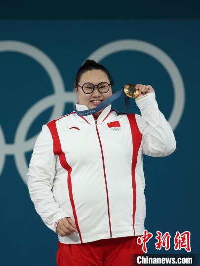 李雯雯巴黎奥运卫冕成功 战胜心魔再现笑容