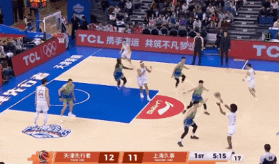 上海男篮客场大胜天津豪取12连胜