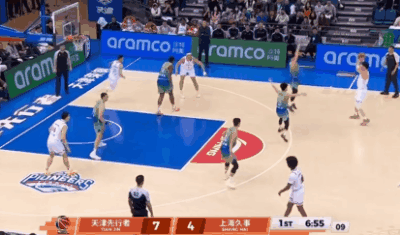 上海男篮客场大胜天津豪取12连胜