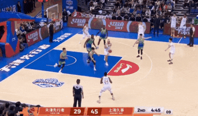 上海男篮客场大胜天津豪取12连胜