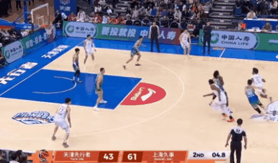 上海男篮客场大胜天津豪取12连胜