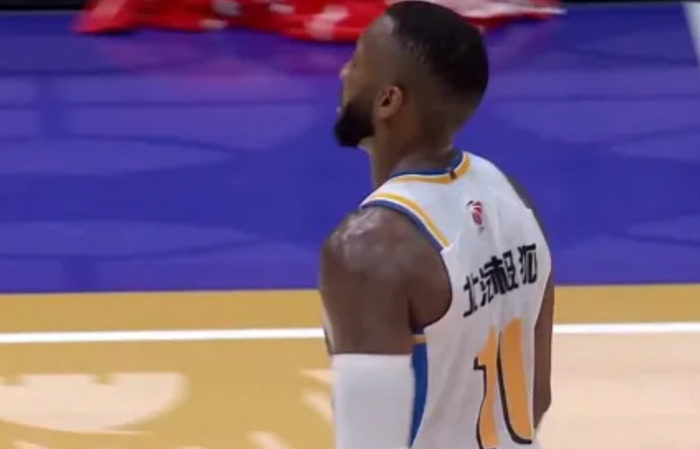 北京大胜北控 杰曼单节19分周琦爆发助队取关键