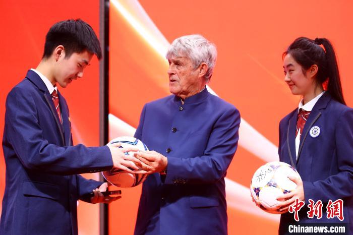 陕西校企联动探索足球人才培养新模式：西安交