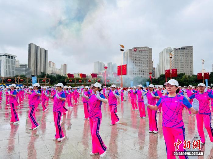 青海：传统与新兴体育项目融合点燃全民健身月